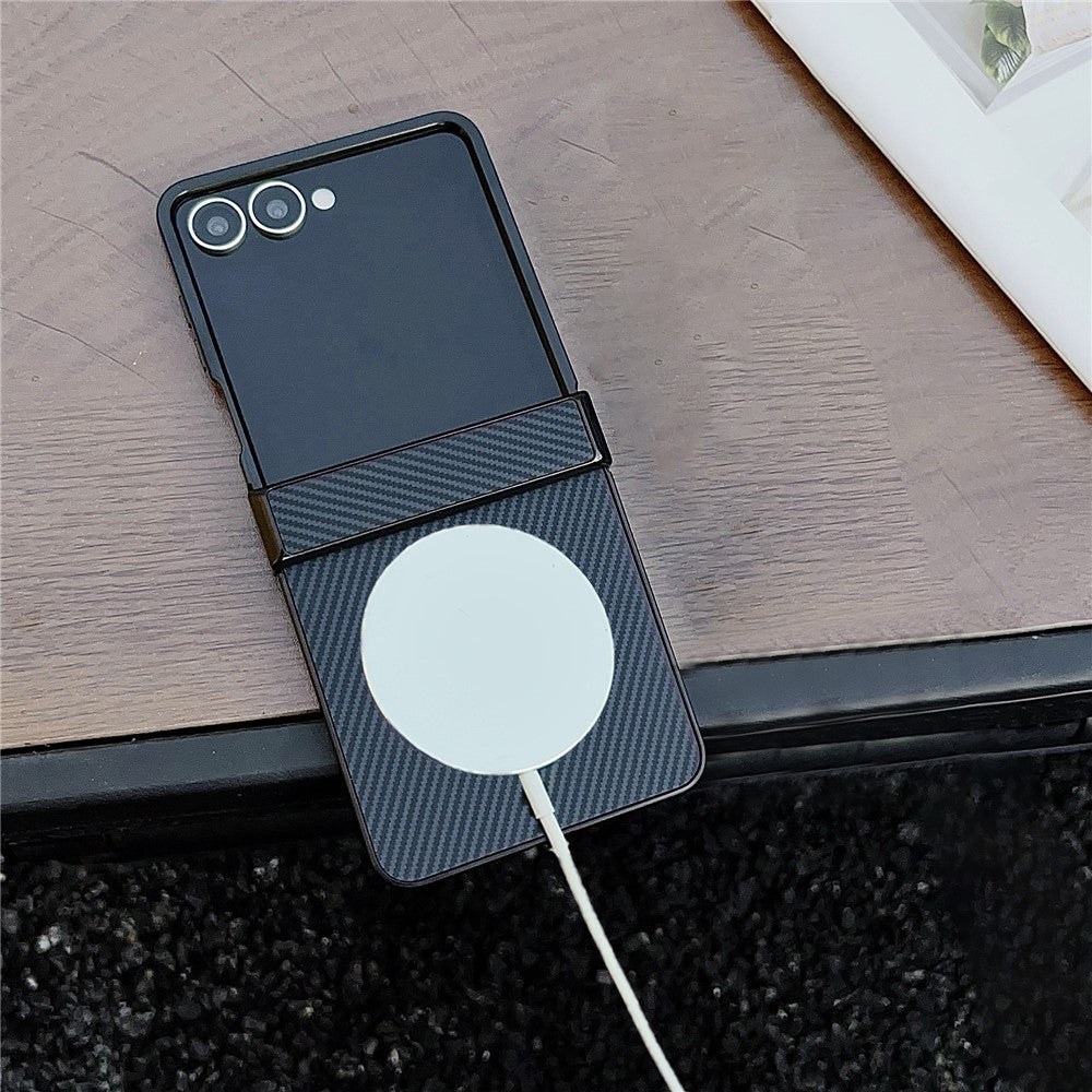 capa em fibra de carbono magsafe samsung z flip7